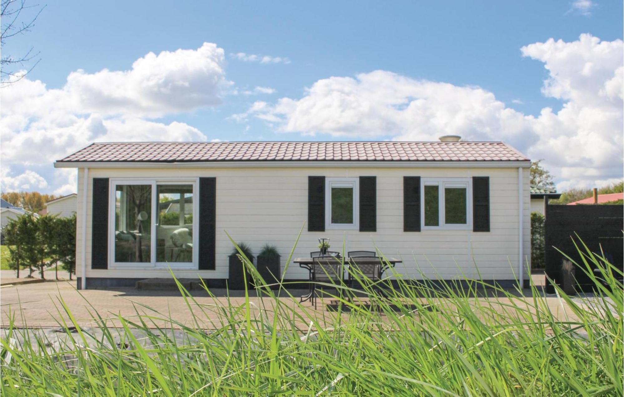 Beautiful Home In Sint-Annaland With Kitchen Exterior foto